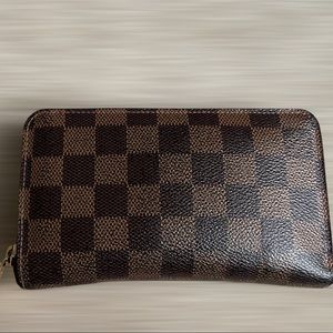 Louis Vuitton Zip Around Wallet